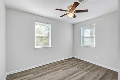 207 E Bernard Street, Clute, TX 77531 - Photo 20