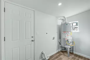 207 E Bernard St, Clute, TX 77531 - Photo 14