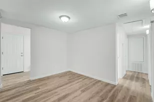 207 E Bernard St, Clute, TX 77531 - Photo 8