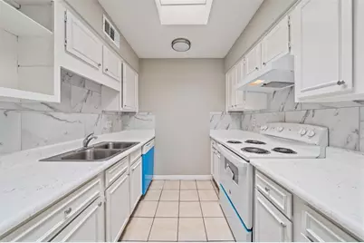 9809 Richmond Avenue #E14, Houston, TX 77042 - Photo 6