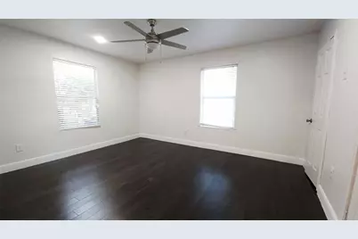 5231 Lyndhurst Drive, Houston, TX 77033 - Photo 10