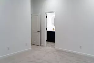 7710 Sharondale Dr, Houston, TX 77033 - Photo 4