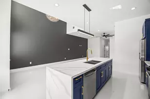 7710 Sharondale Dr, Houston, TX 77033 - Photo 18