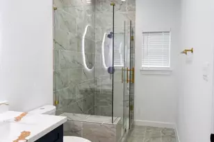 7710 Sharondale Dr, Houston, TX 77033 - Photo 6