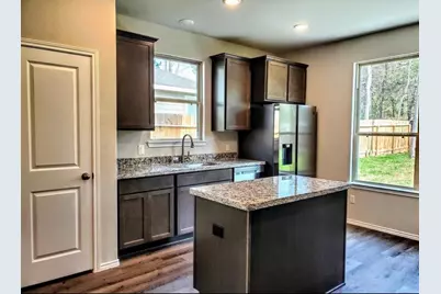 905 Chickasaw Drive, Conroe, TX 77316 - Photo 2