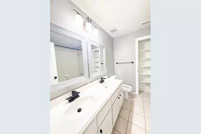 79 W Shale Creek Circle, The Woodlands, TX 77382 - Photo 10