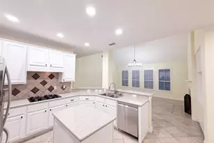 79 W Shale Creek Cir, The Woodlands, TX 77382 - Photo 18