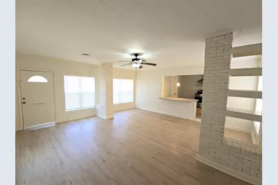 2705 S Crockett Street, La Marque, TX 77568 - Photo 2