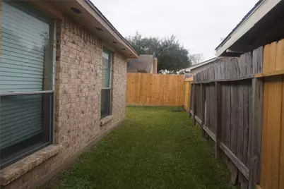 7014 Lost Thicket Drive, Houston, TX 77085 - Photo 4