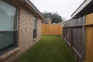 7014 Lost Thicket Dr, Houston, TX 77085 - Photo 4