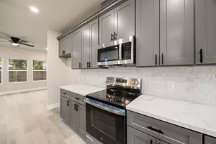 5420 Lynnfield St, Houston, TX 77028 - Photo 8