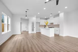 8214 Cowart St, Houston, TX 77029 - Photo 2