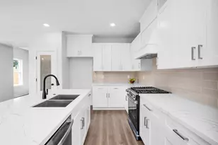 8214 Cowart St, Houston, TX 77029 - Photo 14
