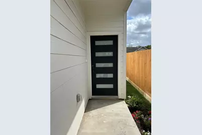 8214 Cowart Street, Houston, TX 77029 - Photo 38