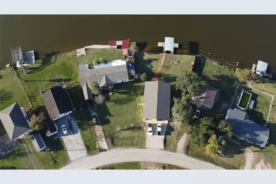 627 Port Road, Angleton, TX 77515 - Photo 1