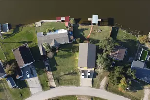 627 Port Rd, Angleton, TX 77515 - Photo 1