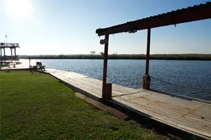 627 Port Rd, Angleton, TX 77515 - Photo 8