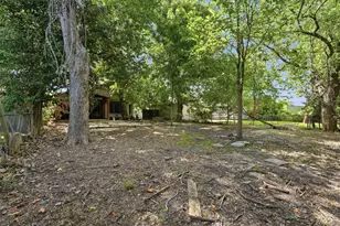 202 S Magnolia St, Highlands, TX 77562 - Photo 8