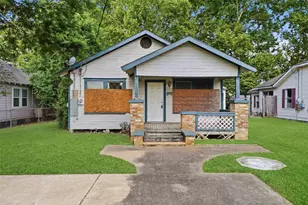202 S Magnolia St, Highlands, TX 77562 - Photo 1