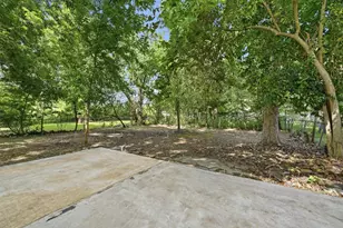 202 S Magnolia St, Highlands, TX 77562 - Photo 4