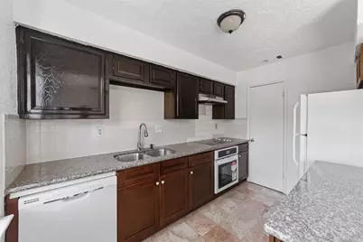 7700 Creekbend Drive #70, Houston, TX 77071 - Photo 14