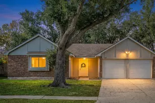 303 Knoll Forest Dr, League City, TX 77573 - Photo 2