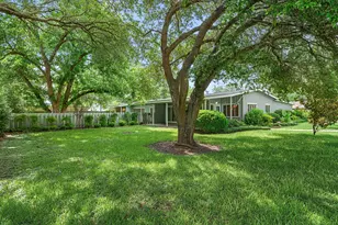 1908 Milam St, Columbus, TX 78934 - Photo 4