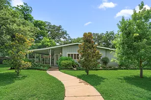 1908 Milam St, Columbus, TX 78934 - Photo 2