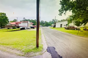 310 Ogletree St, Livingston, TX 77351 - Photo 6