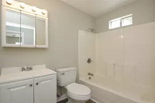 404 N 7th St, Baytown, TX 77520 - Photo 16