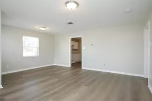 404 N 7th St, Baytown, TX 77520 - Photo 8
