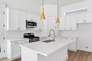 8914 Sunshine Laverne Ln, Houston, TX 77080 - Photo 4