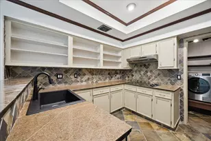 222 Litchfield Ln, Houston, TX 77024 - Photo 8