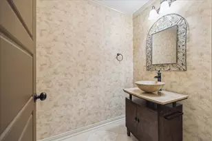 222 Litchfield Ln, Houston, TX 77024 - Photo 22