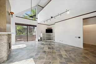 222 Litchfield Ln, Houston, TX 77024 - Photo 10