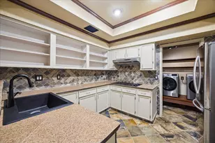 222 Litchfield Ln, Houston, TX 77024 - Photo 12