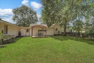1215 Orange St, Vidor, TX 77662 - Photo 36