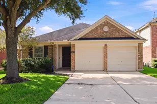 27 Palm Desert Dr, Manvel, TX 77578 - Photo 2