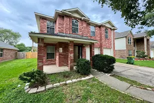 1910 Plum Falls Ln, Pearland, TX 77581 - Photo 2