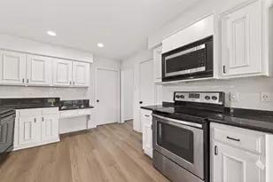 7939 Green Lawn Dr, Houston, TX 77088 - Photo 14