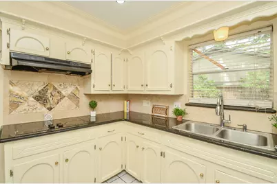 6611 Cypress Point Drive, Houston, TX 77069 - Photo 10