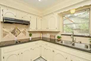 6611 Cypress Point Dr, Houston, TX 77069 - Photo 10