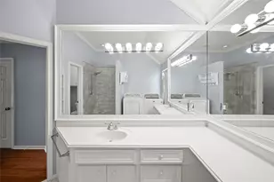 4431 Castle Ct, Houston, TX 77006 - Photo 20