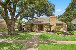 114 Camellia St, Sugar Land, TX 77478 - Photo 1