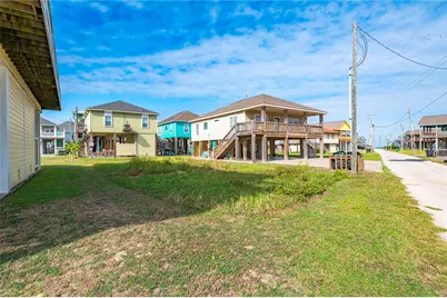 955 Fisherman Drive S, Crystal Beach, TX 77650 - Photo 12