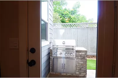 8610 Ashland Way, Houston, TX 77055 - Photo 32