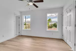 8629 Homewood Ln, Houston, TX 77028 - Photo 10