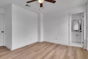 8629 Homewood Ln, Houston, TX 77028 - Photo 14