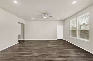 2210 Timberland Country Ct, Conroe, TX 77304 - Photo 8