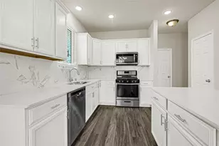 2210 Timberland Country Ct, Conroe, TX 77304 - Photo 12